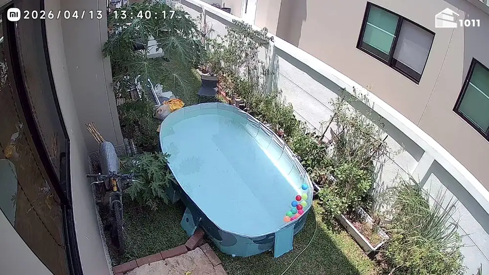 ตัวอย่างมุมมองกล้องวงจรปิดไร้สาย ภายนอก Xiaomi BW300 ติดตั้งเฝ้าระวังบริเวณหลังบ้านและสระว่ายน้ำ